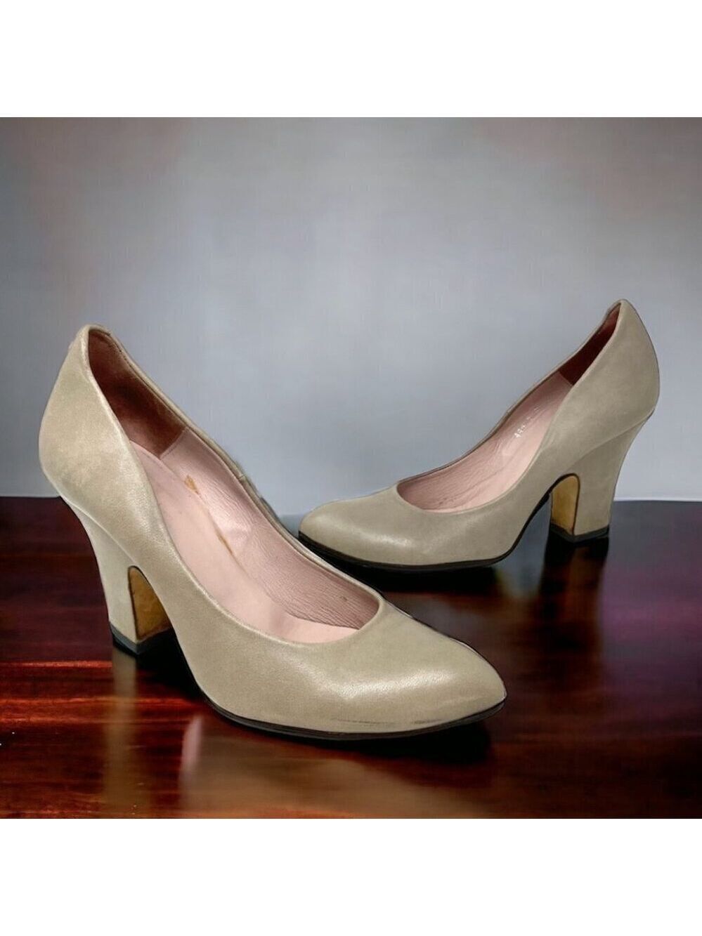 AUDLEY London Tan Leather Court Shoes Size 38